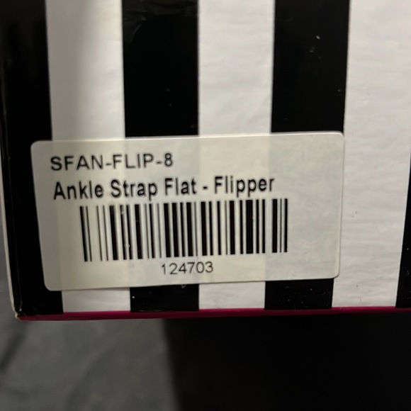 Too fast pointed toe skull flats - Picture 3 of 4